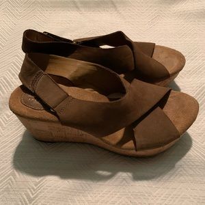 Clark’s Platform Sandals. EUC.